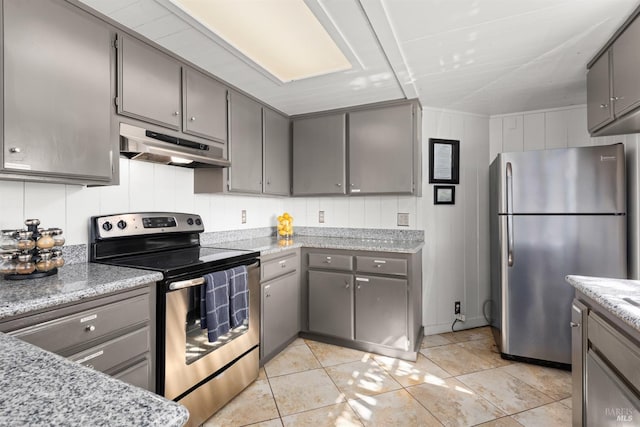 kitchen featuring under cabinet range hood, gray cabinetry, and stainless steel appliances