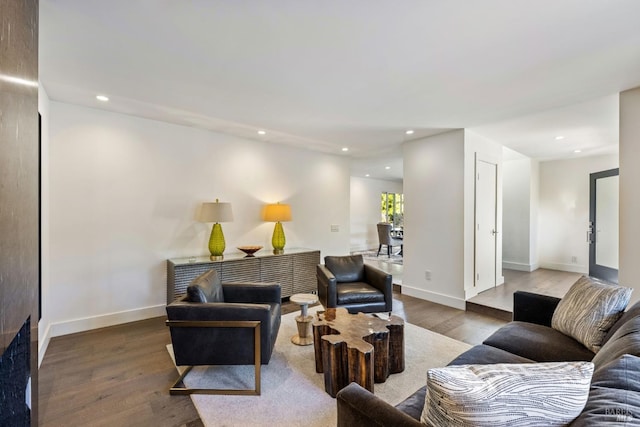 living room featuring recessed lighting, baseboards, and wood finished floors