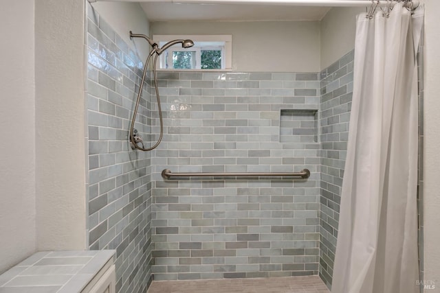 bathroom featuring a tile shower