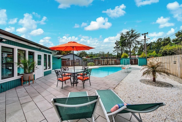 148 Kerns Ct, Napa, CA 94558 - view of pool featuring a patio, a fenced backyard, and outdoor dining area