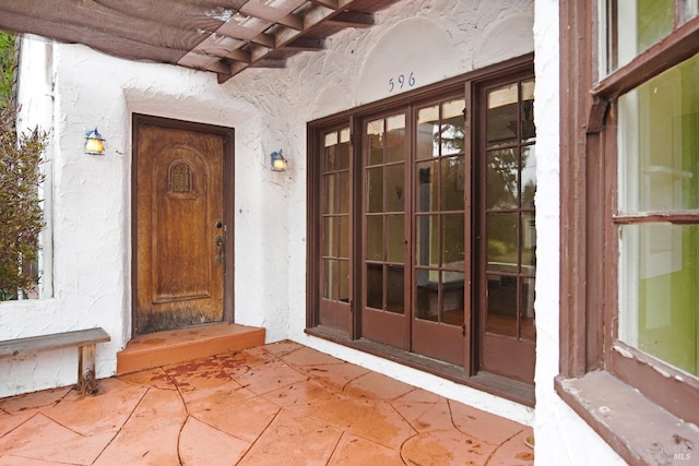 entrance to property featuring stucco siding