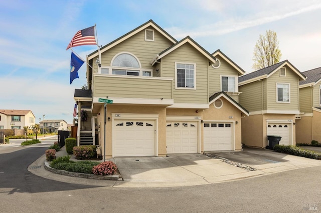 split foyer home with stucco siding and a fenced front yard