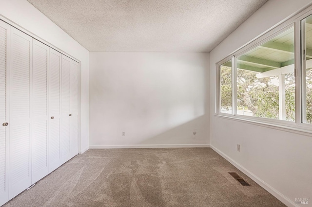 6574 Stone Bridge Rd, Santa Rosa, CA 95409 - unfurnished bedroom with visible vents, a closet, carpet, and a textured ceiling