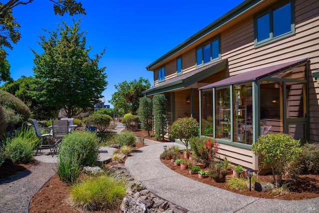 view of yard with a patio