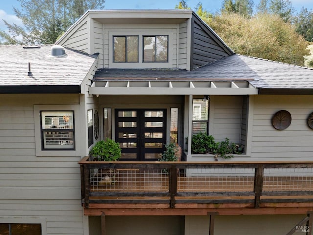 doorway to property featuring a shingled roof