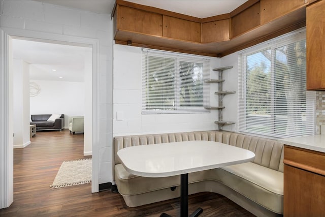 dining room with dark wood finished floors, baseboards, and breakfast area