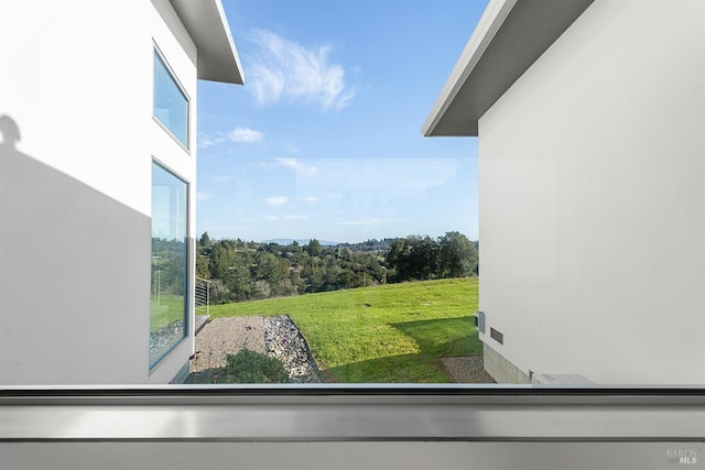 505 Dusty Ln, Sebastopol, CA 95472 - view of grassy yard featuring a balcony