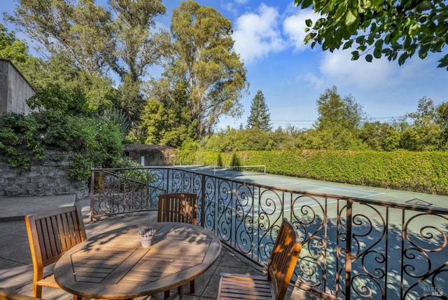 deck featuring outdoor dining space