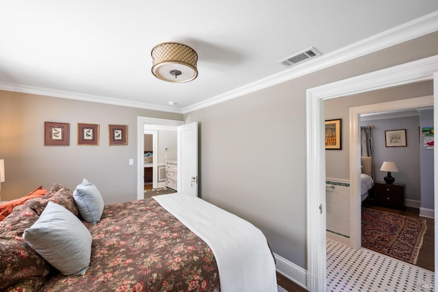 bedroom featuring visible vents, ornamental molding, and baseboards