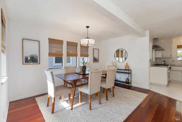 dining area with dark wood-style floors, an inviting chandelier, and baseboards