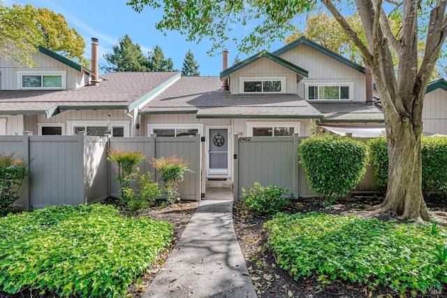 6482 Meadow Pines Ave, Rohnert Park, CA 94928 - view of front of house with a gate and a fenced front yard