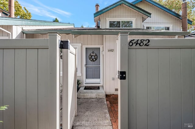 6482 Meadow Pines Ave, Rohnert Park, CA 94928 - view of exterior entry featuring fence