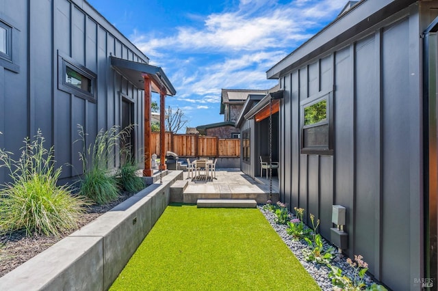 1108 Raymond Ave, Napa, CA 94559 - view of yard featuring fence