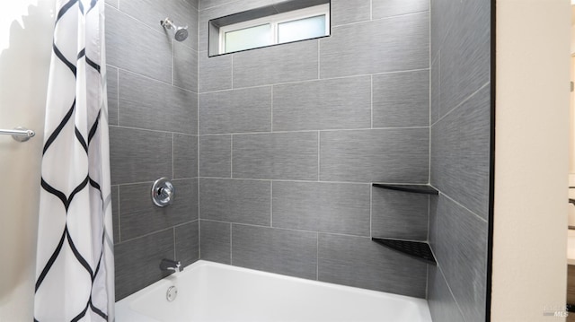 bathroom featuring shower / bath combo