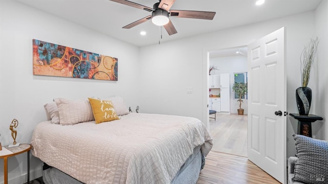 bedroom featuring light wood-style flooring, a ceiling fan, and recessed lighting