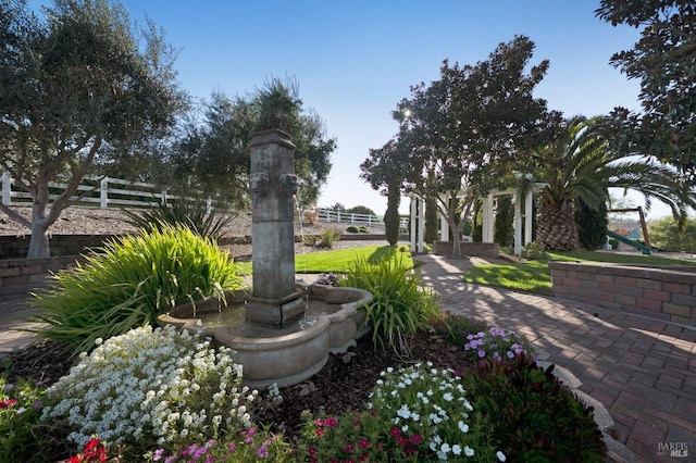 146 Shelina Vista Ln, Petaluma, CA 94952 - view of home's community featuring fence