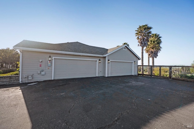 146 Shelina Vista Ln, Petaluma, CA 94952 - garage with driveway