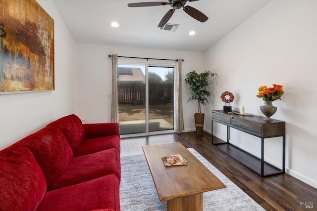 living area with ceiling fan, visible vents, recessed lighting, wood finished floors, and baseboards