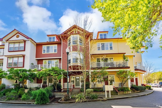 view of front of property