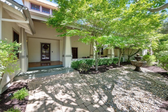 property entrance featuring a porch