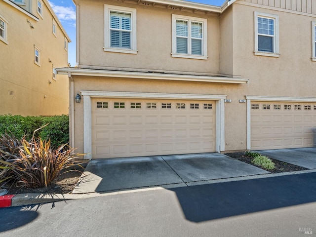view of front facade featuring a garage and stucco siding