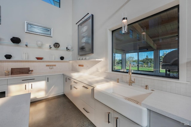 bathroom with a sink and backsplash