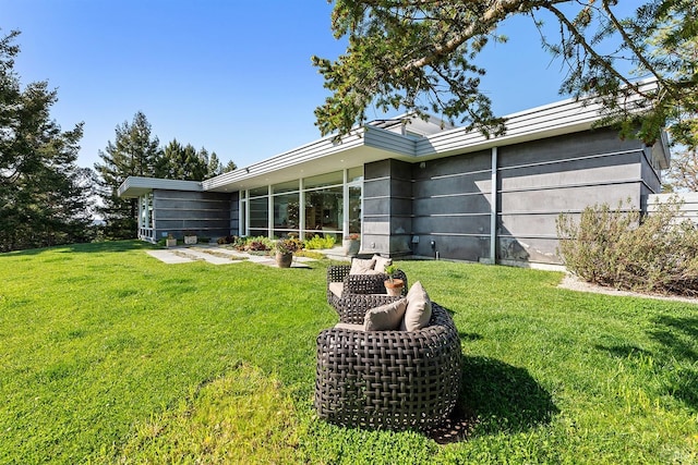 back of house featuring a lawn