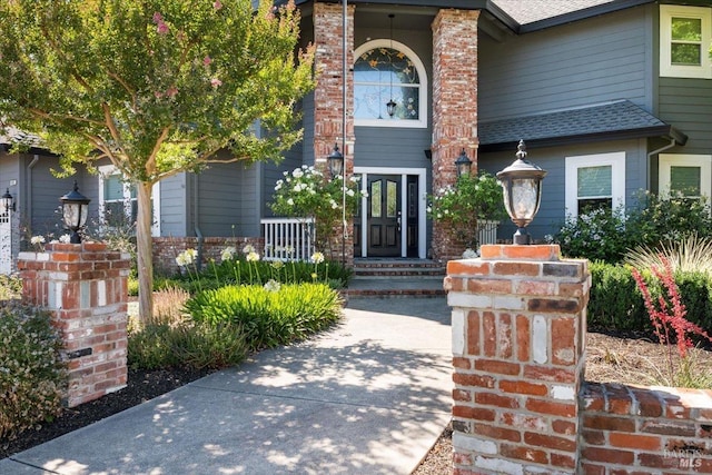 433 Tee Ct, Healdsburg, CA 95448 - view of exterior entry featuring a shingled roof