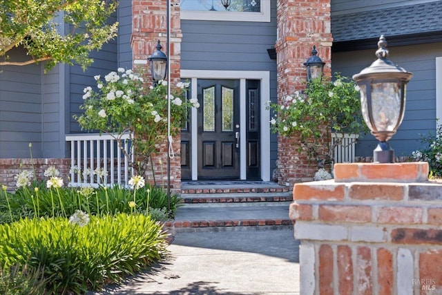 433 Tee Ct, Healdsburg, CA 95448 - entrance to property with roof with shingles and brick siding