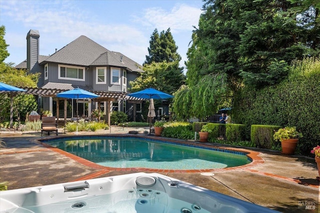 433 Tee Ct, Healdsburg, CA 95448 - pool featuring a jacuzzi, a patio, and a pergola