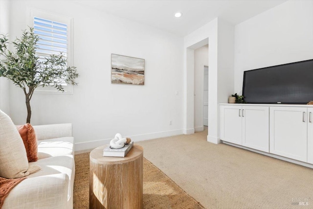 living room with baseboards, recessed lighting, and light carpet