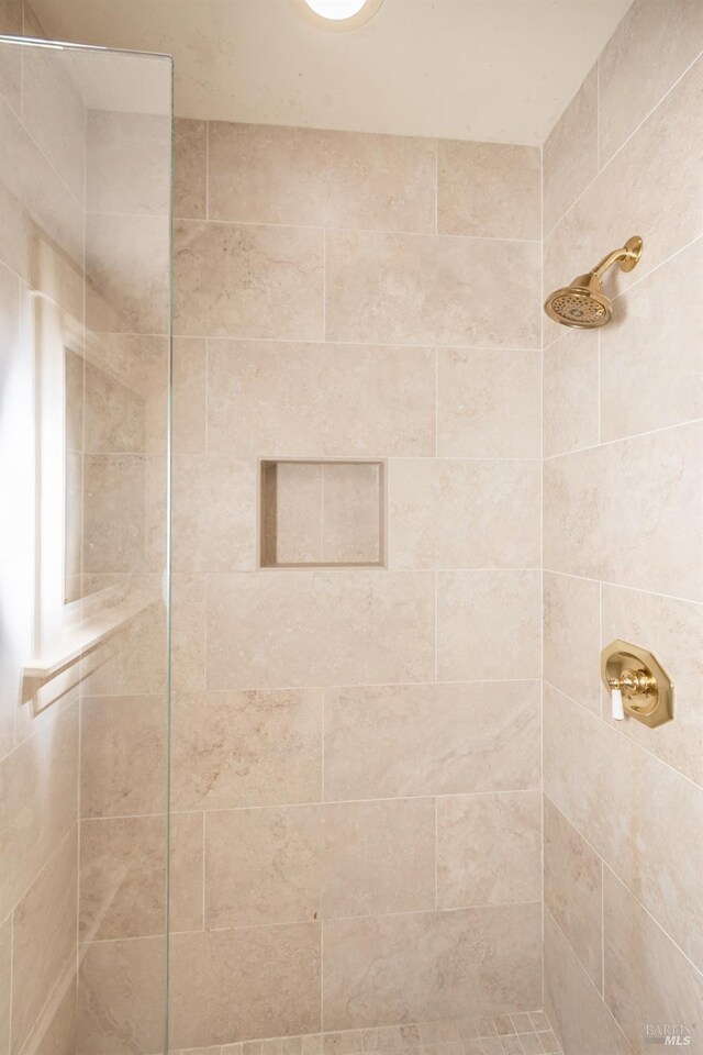 1436 Pine St, Napa, CA 94559 - full bathroom with a tile shower
