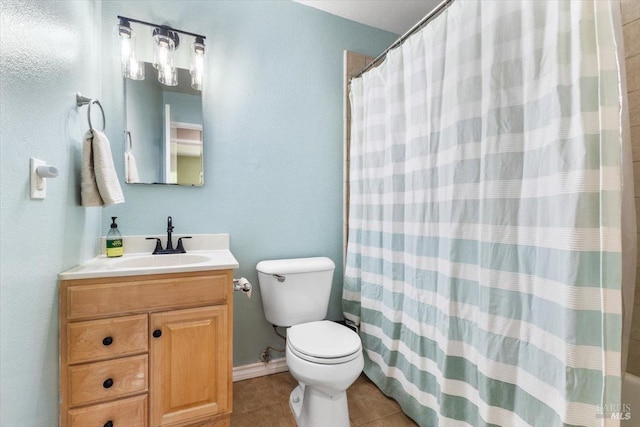 full bath featuring vanity, tile patterned flooring, toilet, a shower with shower curtain, and baseboards