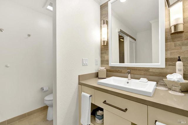 1600 Atlas Peak Rd Unit 286, Napa, CA 94558 - bathroom with crown molding, vanity, tile patterned flooring, toilet, and baseboards