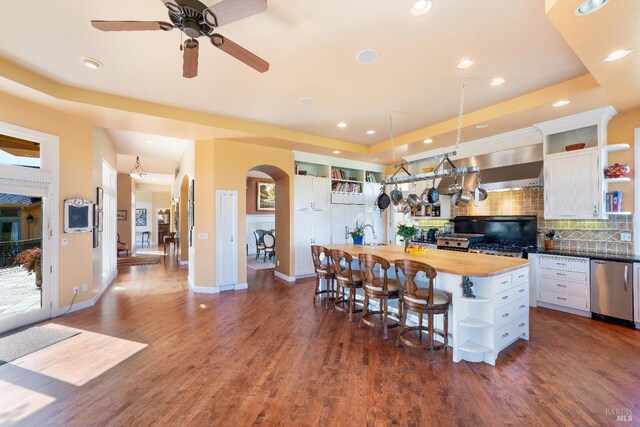2614 Scotts Right Of Way, Sebastopol, CA 95472 - living area with vaulted ceiling and hardwood / wood-style floors