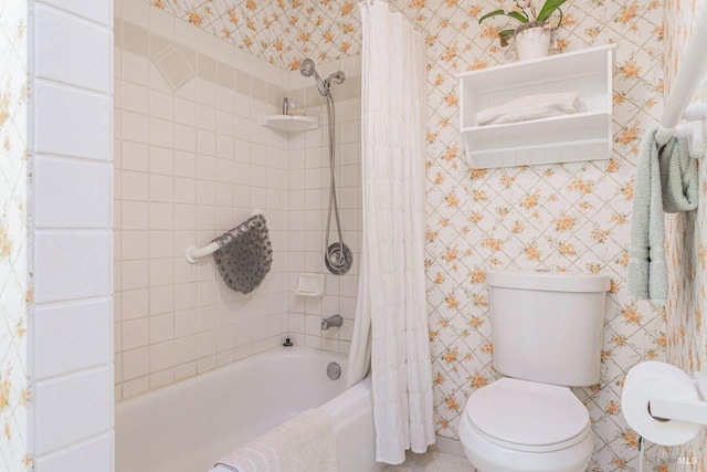 bathroom featuring toilet, shower / bath combo, and wallpapered walls