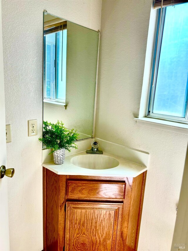 261 Bridgewater Cir, Suisun City, CA 94585 - bathroom with vanity