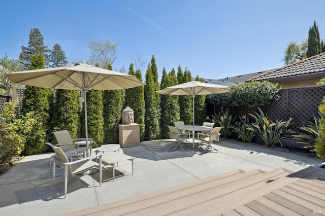 exterior space featuring outdoor dining space