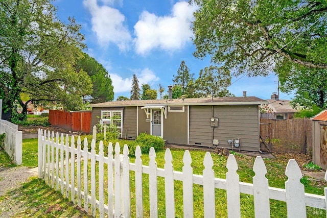 view of front of property featuring fence private yard and a front yard