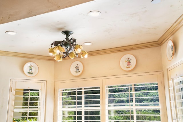 room details featuring a notable chandelier, ornamental molding, and recessed lighting