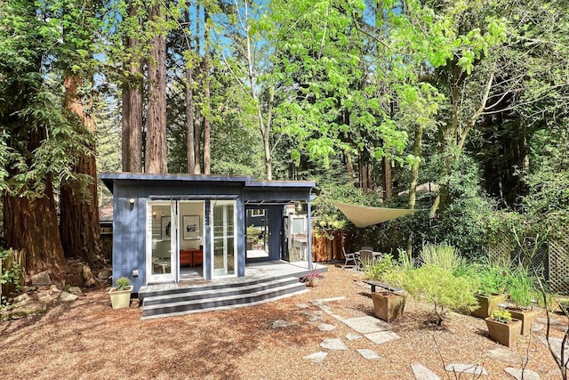 view of outdoor structure with an outdoor structure