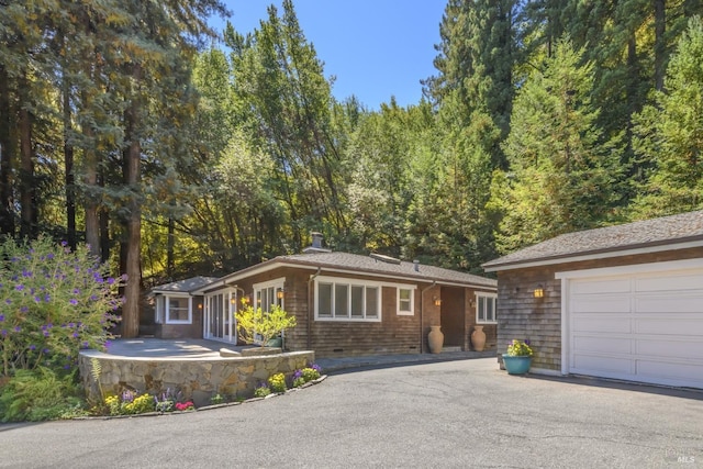 1065 Meadowsweet Dr, Corte Madera, CA 94925 - ranch-style home with driveway, an outdoor structure, and a garage