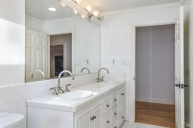 1065 Meadowsweet Dr, Corte Madera, CA 94925 - bathroom featuring toilet, double vanity, a sink, and crown molding