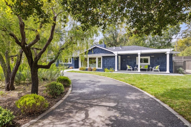 1423 Butterfield Rd, San Anselmo, CA 94960 - view of home's community featuring driveway