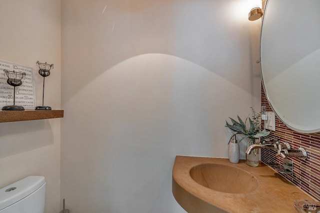 139 Deer Hollow Rd, San Anselmo, CA 94960 - half bath featuring toilet, tasteful backsplash, and a sink