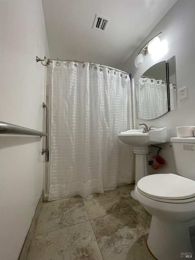 full bathroom featuring visible vents and toilet