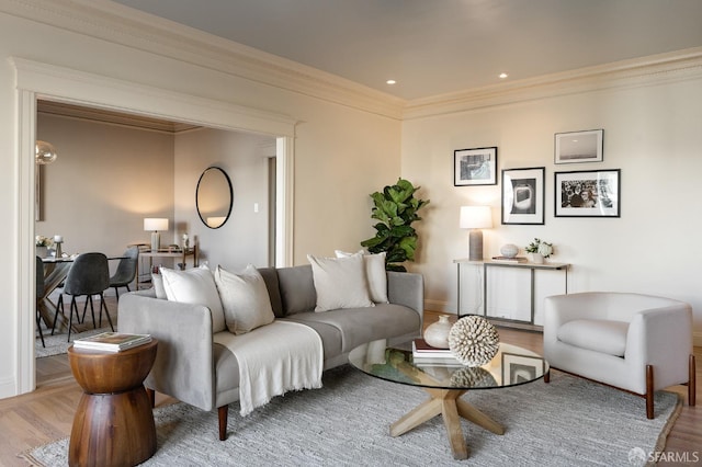 living area featuring crown molding, baseboards, recessed lighting, and wood finished floors
