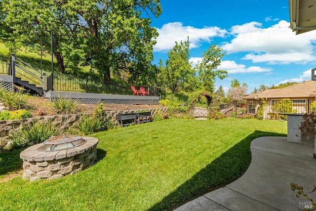 view of yard featuring a fenced backyard and an outdoor fire pit
