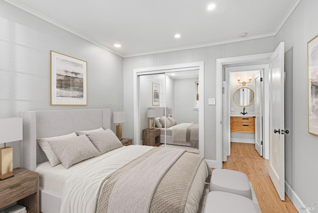 bedroom with crown molding, ensuite bathroom, a closet, recessed lighting, and light wood finished floors