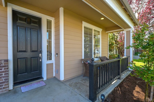 entrance to property featuring covered porch